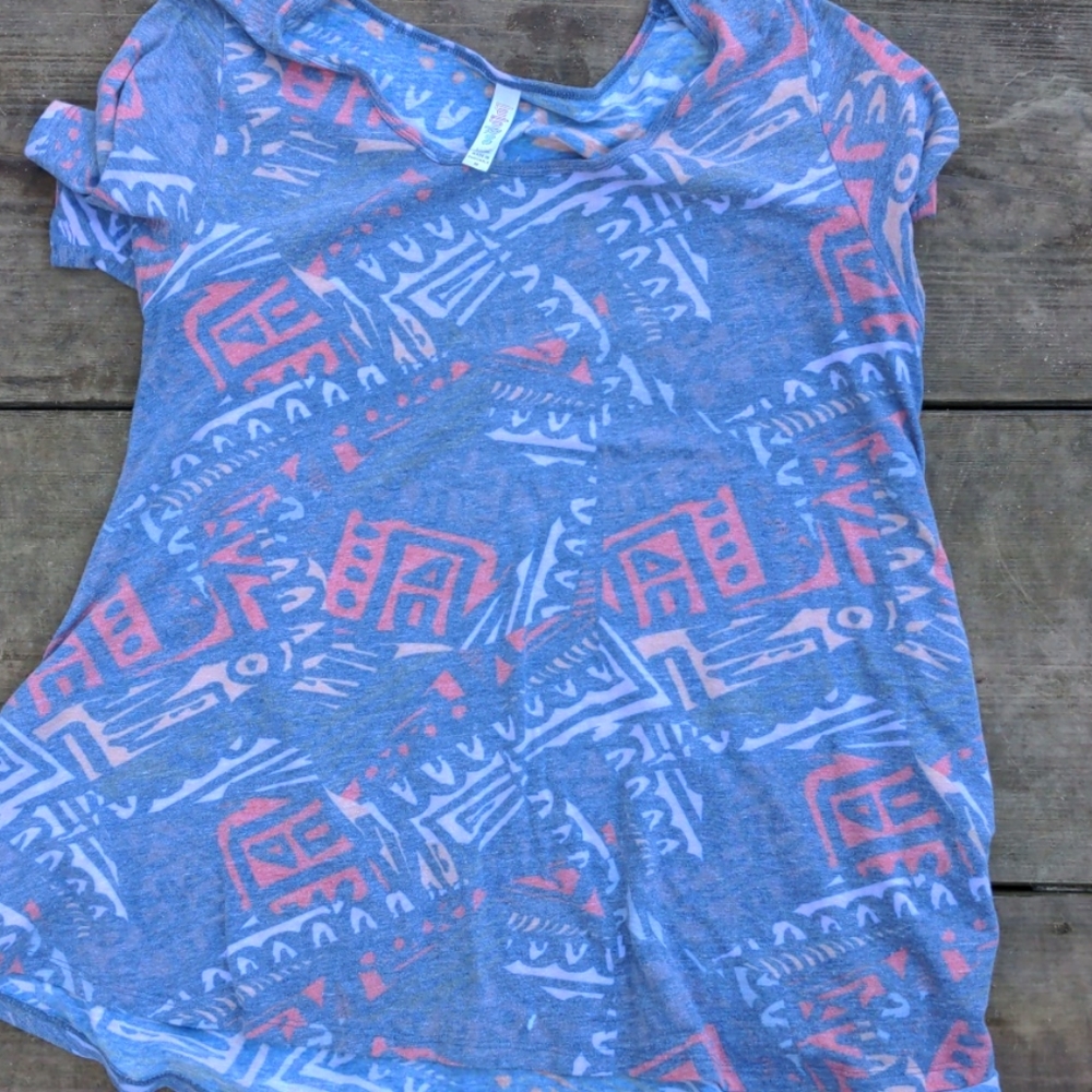 Lularoe t-shirt